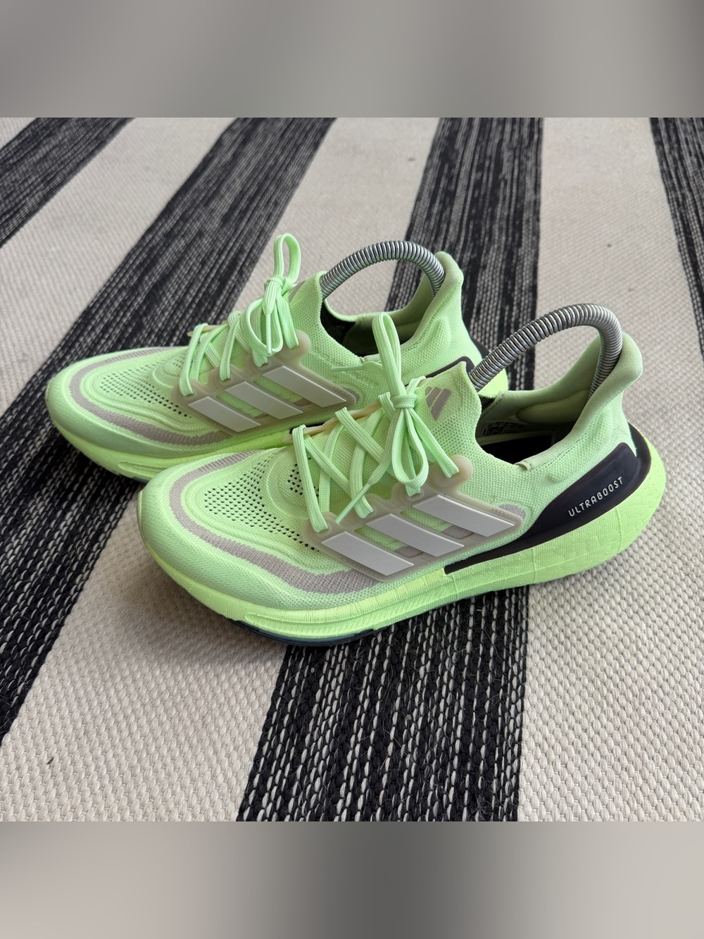 adidas Sneaker Men's Neon Green Ultraboost Light Lime Green Running Shoes Sz 8.5